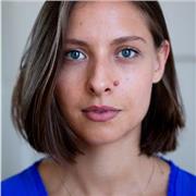 Comédienne professionnelle depuis plus de 4 ans, j'enseigne l'art de la scène
